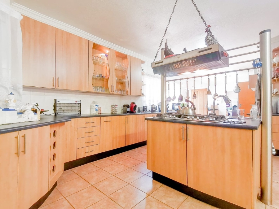 7 Bedroom Property for Sale in Parklands Western Cape